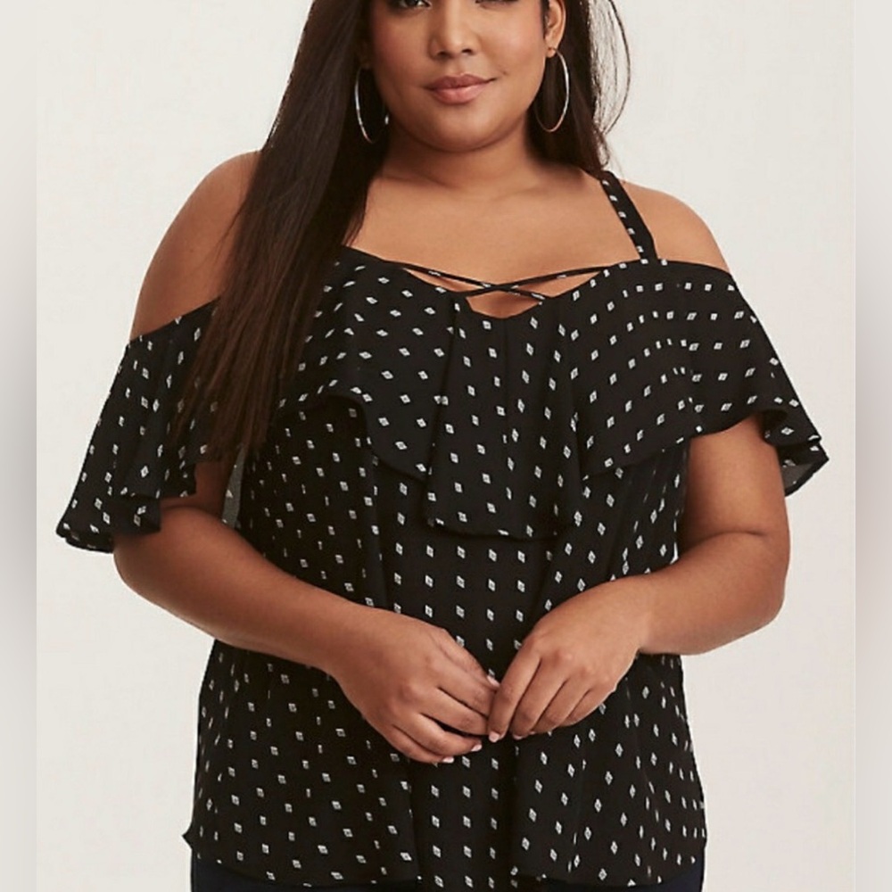 NWT Torrid Cold Shoulder Flutter Sleeve Criss Cross Blouse Shirt Black Sz 1